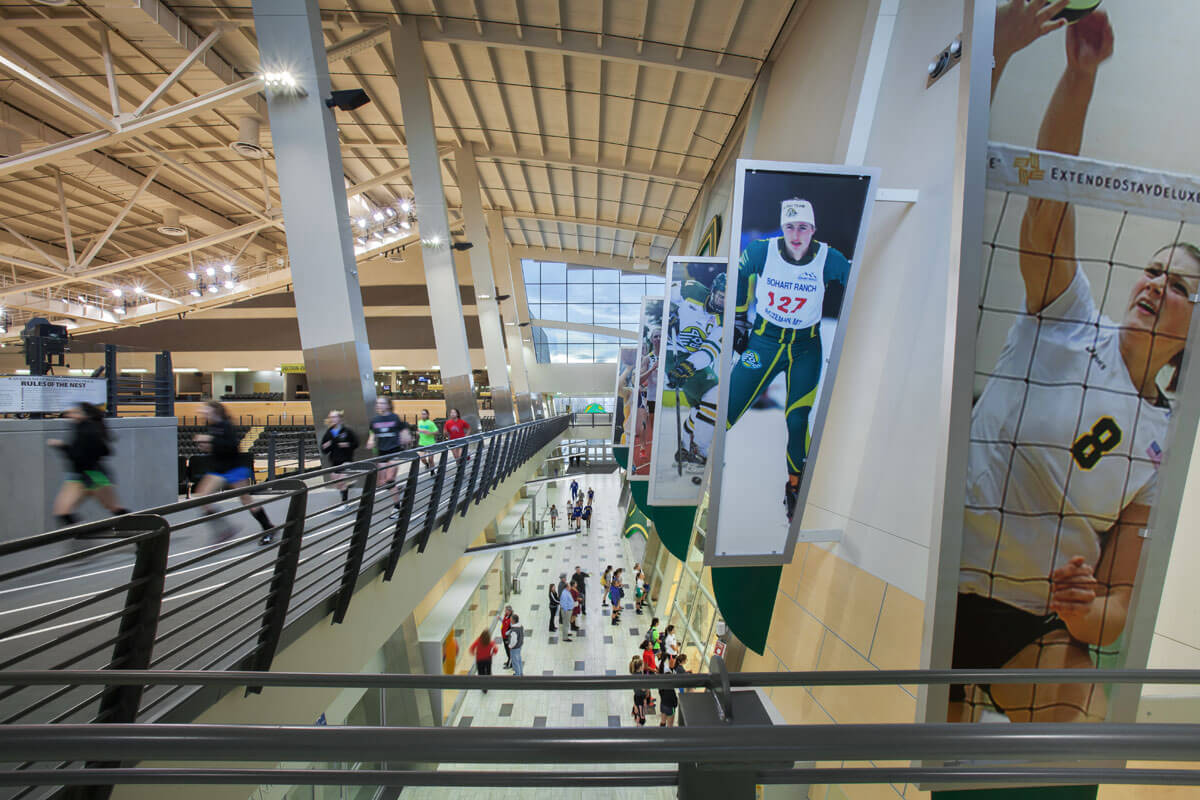 Track around the court at of the UAA Alaska Airlines Center