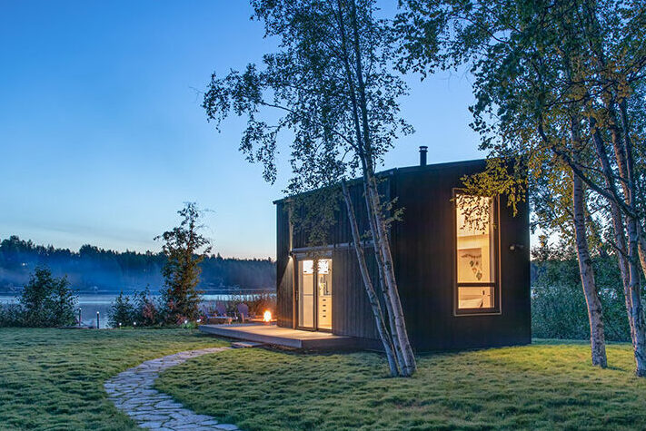 Exterior of the Sauna House with view of the lake behind